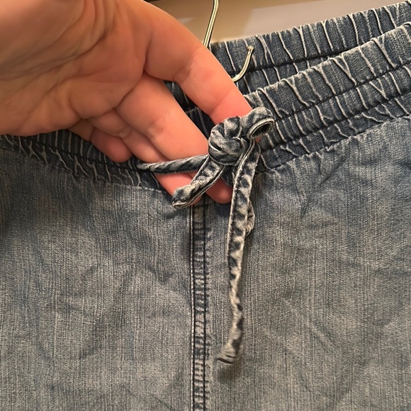 Universal Thread Blue Jean Colored Shorts Relaxed Fit - Picture 4 of 6